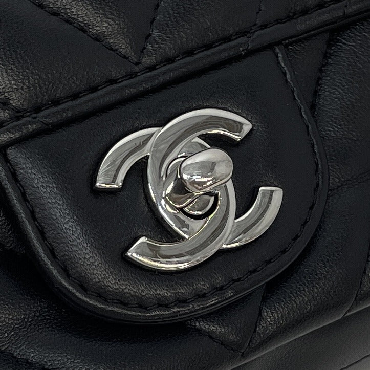 シャネル CHANEL シェブロン V字ステッチ バッグ ショルダーバッグ