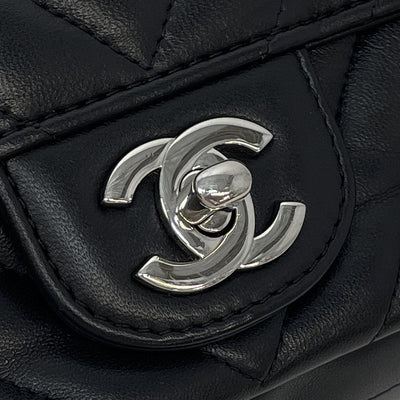 CHANEL CHANEL Chevron V-stitch Bag Shoulder Bag Lambskin Black Silver Metal Fittings Chain Shoulder Bag Coco Mark Turn Lock