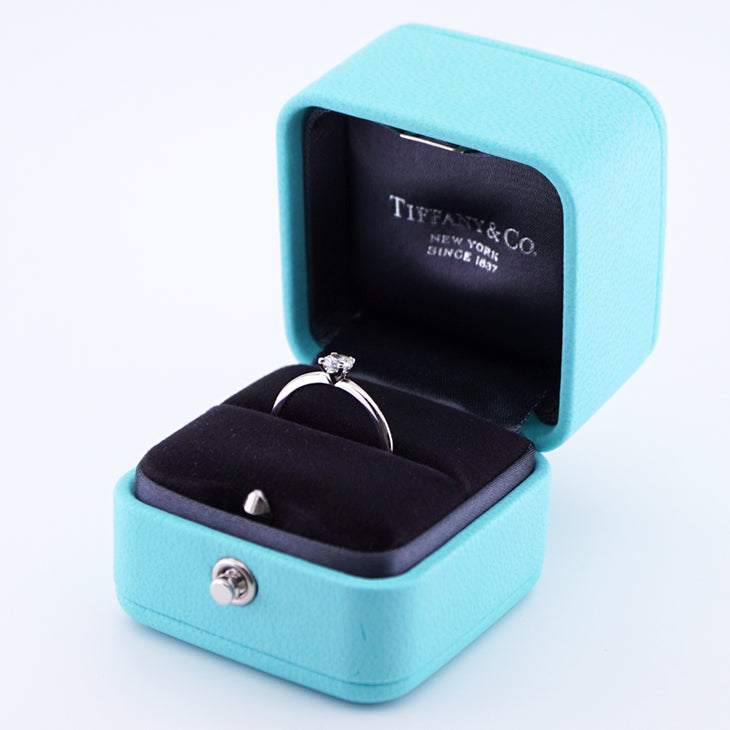 Tiffany & Co. Tiffany & Co. 약혼 반지 라운드 화려한 컷 다이아몬드 & 플래티넘 다이아몬드 밴드 Tiffany & Co. 진정한 링 PT950 실버 다이아몬드 반지 약혼 반지 백금