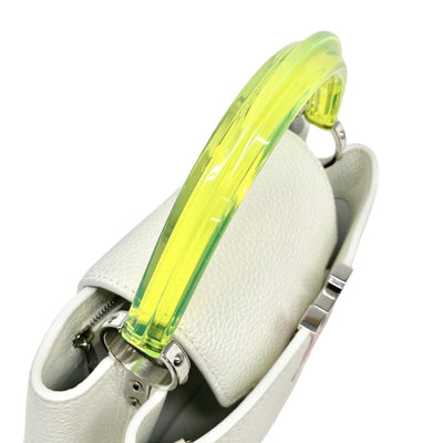 LOUIS VUITTON 루이비통 Capucines BB Capucines BB 가방, 토트 백, 숄더백, 토리 온 가죽, 흰색, 흰색, 은색 피팅, 멀티컬러 블루 핑크