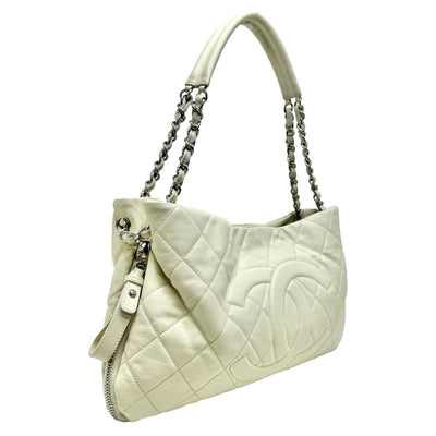 CHANEL CHANEL Matelass? Caviar skin, beige silver hardware, chain shoulder bag, Coco mark