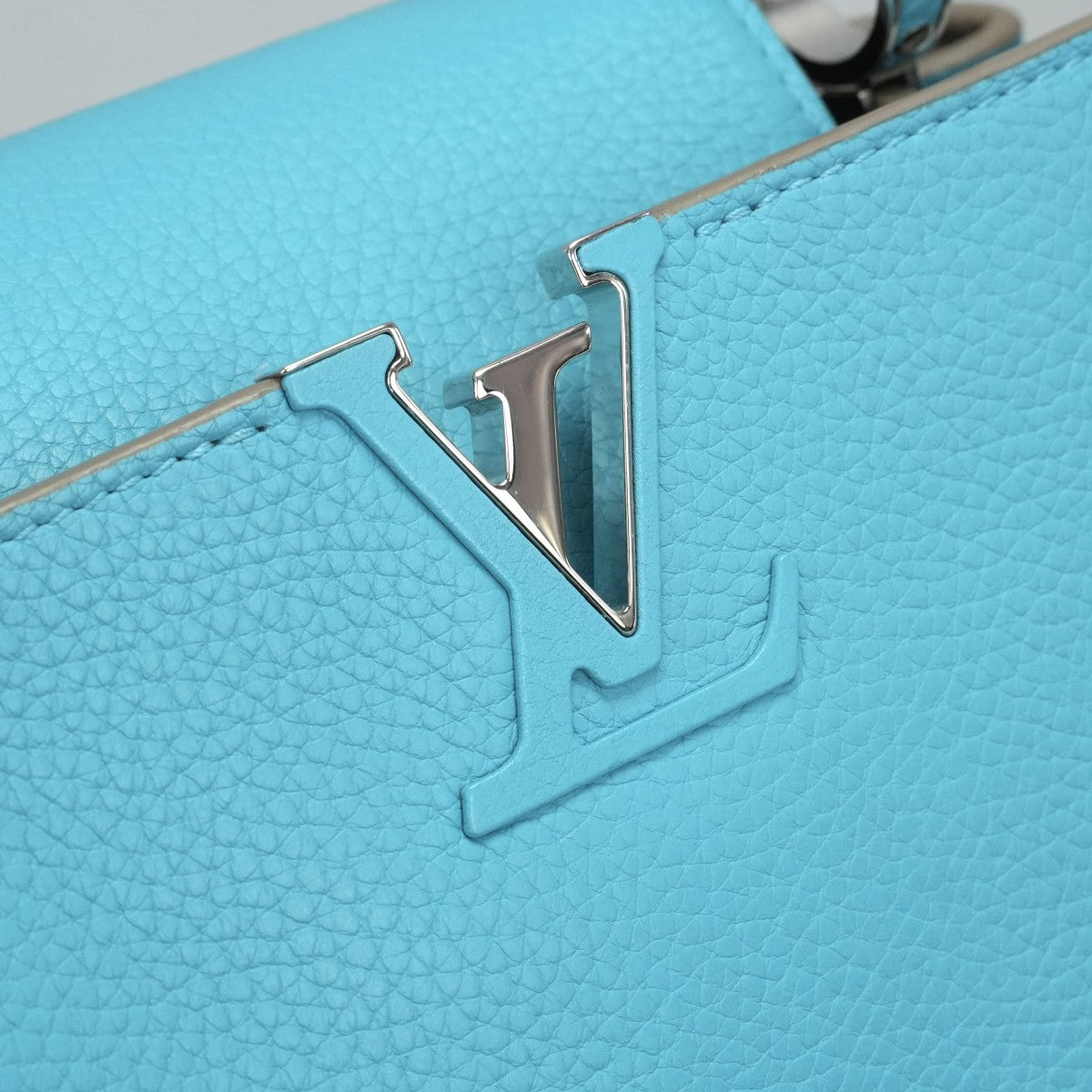 LOUIS VUITTON LOUIS VUITTON Capucines BB Capucines BB Bag, Tote bag, Shoulder bag, Torillon leather, Turquoise, Blue, Silver hardware, Reference price: ¥1,050,500