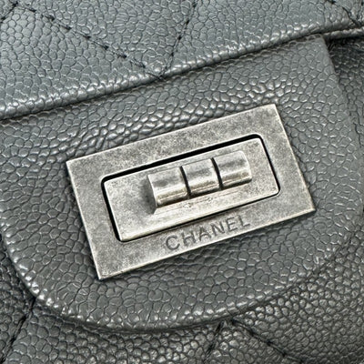 シャネル CHANEL 2.55金具 マトラッセ バッグ ショルダーバッグ キャビアスキン グレー ガンメタリック金具 ダブルフラップ　Wフラップ　ダブルチェーン Wチェーン　チェーンショルダーバッグ