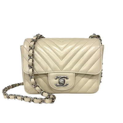 CHANEL 샤넬 Chevron v-stitch Mini matelasse 가방 숄더 가방 램스 피부 베이지 색 하드웨어 체인 어깨 가방 코코 마크 턴록