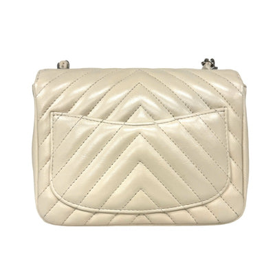 CHANEL 샤넬 Chevron v-stitch Mini matelasse 가방 숄더 가방 램스 피부 베이지 색 하드웨어 체인 어깨 가방 코코 마크 턴록