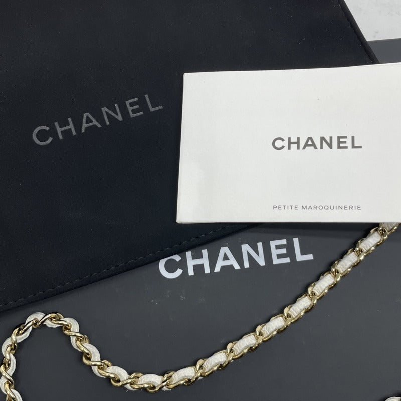 シャネル CHANEL マトラッセ キャビアスキン ホワイト 白 ゴールド金具