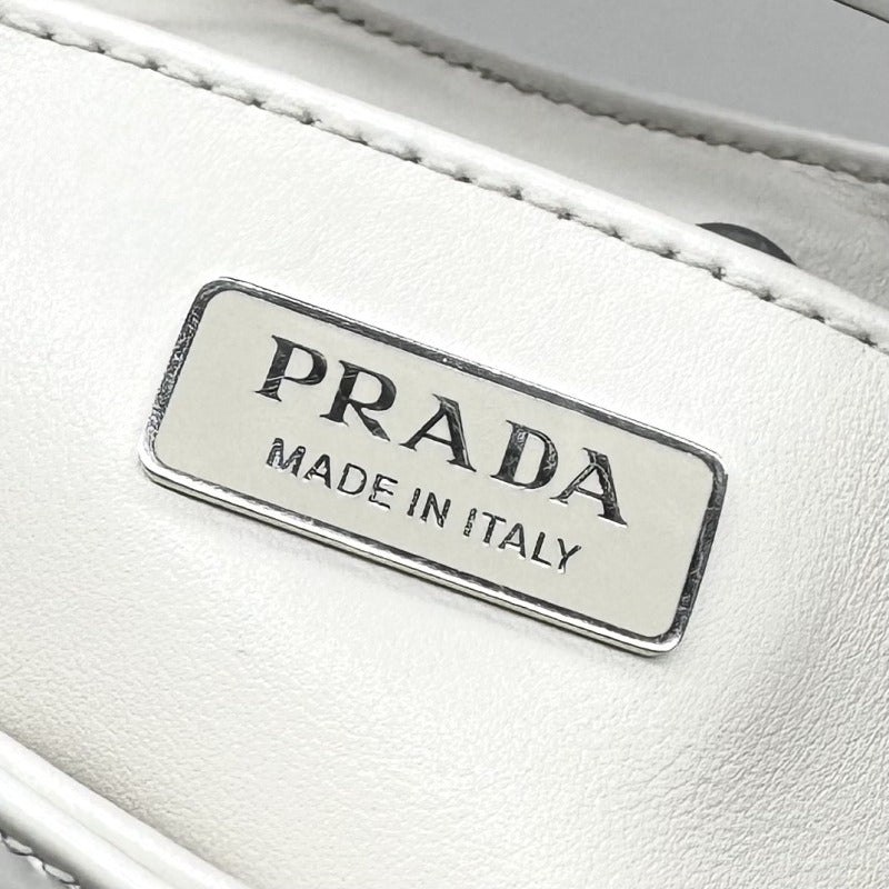 プラダ PRADA クレオ バッグ ショルダーバッグ ブラッシュドレザー ホワイト 白 シルバー金具 トライアングルロゴ – Tieel Vintage