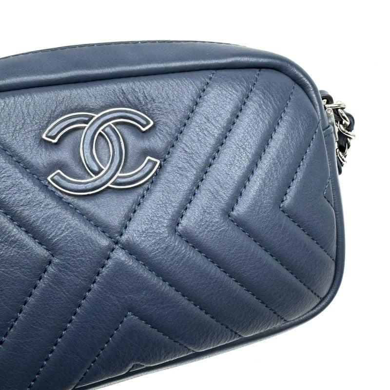 CHANEL 香奈儿 Chevron v-stitch 袋子肩袋牛犊海军海军银色金属配件连锁肩袋可可标记