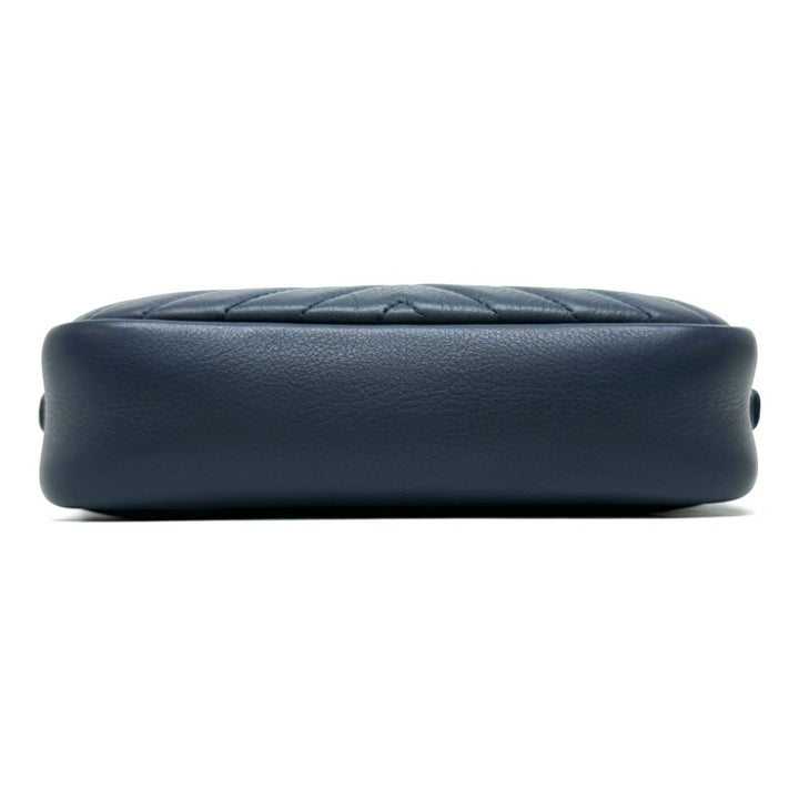 シャネル CHANEL シェブロン Vステッチ バッグ ショルダーバッグ カーフスキン ネイビー Navy 紺 シルバー金具 シャネル CHANEL シェブロン Vステッチ バッグ ショルダーバッグ