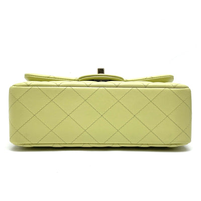 CHANEL CHANEL Matelass? Mini matelasse Mini mat Bag Shoulder Bag Lambskin Yellow Green Green Green Gold Hardware Chain Shoulder Bag Coco Mark Turnlock