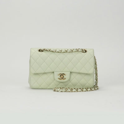 CHANEL 香奈儿 Matelass? Double flapW襟翼Double chain　W chain 袋肩袋鱼子酱皮肤浅绿色绿色绿色绿色金色五金链链肩袋可可标记转锁