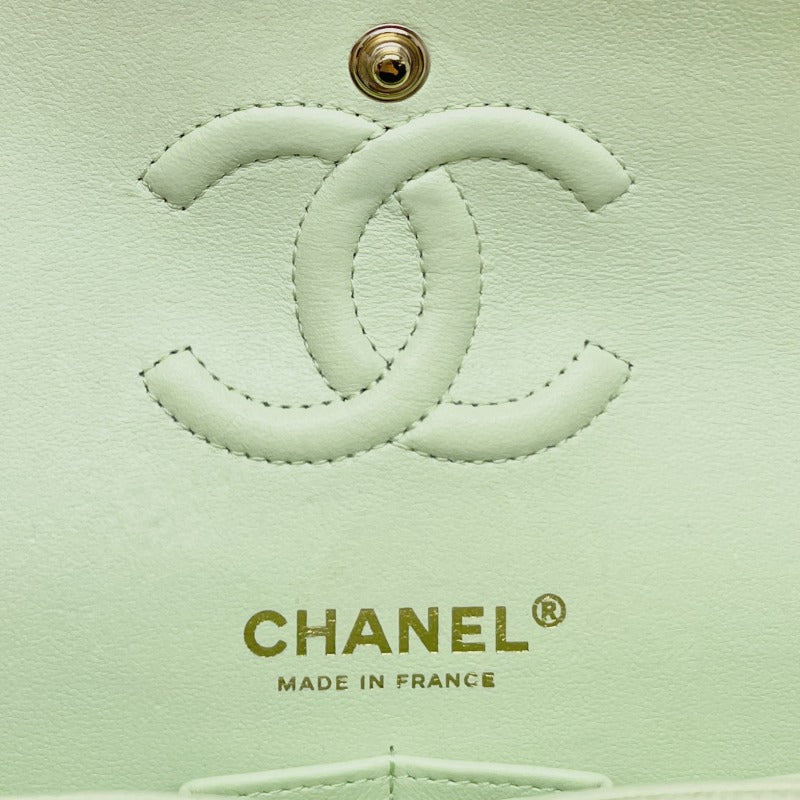 CHANEL 香奈儿 Matelass? Double flapW襟翼Double chain　W chain 袋肩袋鱼子酱皮肤浅绿色绿色绿色绿色金色五金链链肩袋可可标记转锁