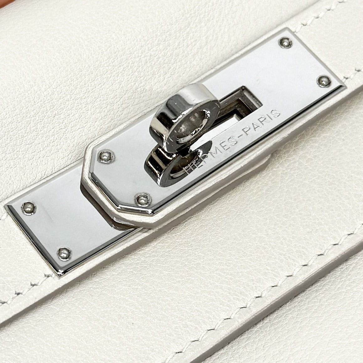 HERMES HERMES Kelly 28 Kelly 28 Bag, Tote bag, Shoulder bag, Swift, Cle, Beige, Silver hardware, Vo Swift