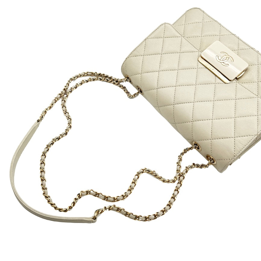 CHANEL CHANEL Beauty lock Matelass? Bag Shoulder Bag Lambskin Light Beige Gold Hardware Chain Shoulder Bag W chain Single flap S flap Double chain Coco mark