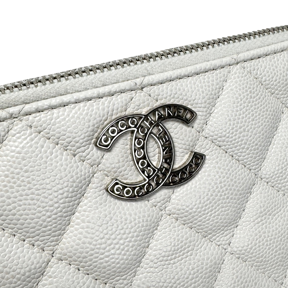 CHANEL CHANEL Matelass? Coco mark logo Wallet, long wallet, long wallet, caviar skin, white, silver hardware, chain wallet, WOC wallet, long wallet, Coco mark