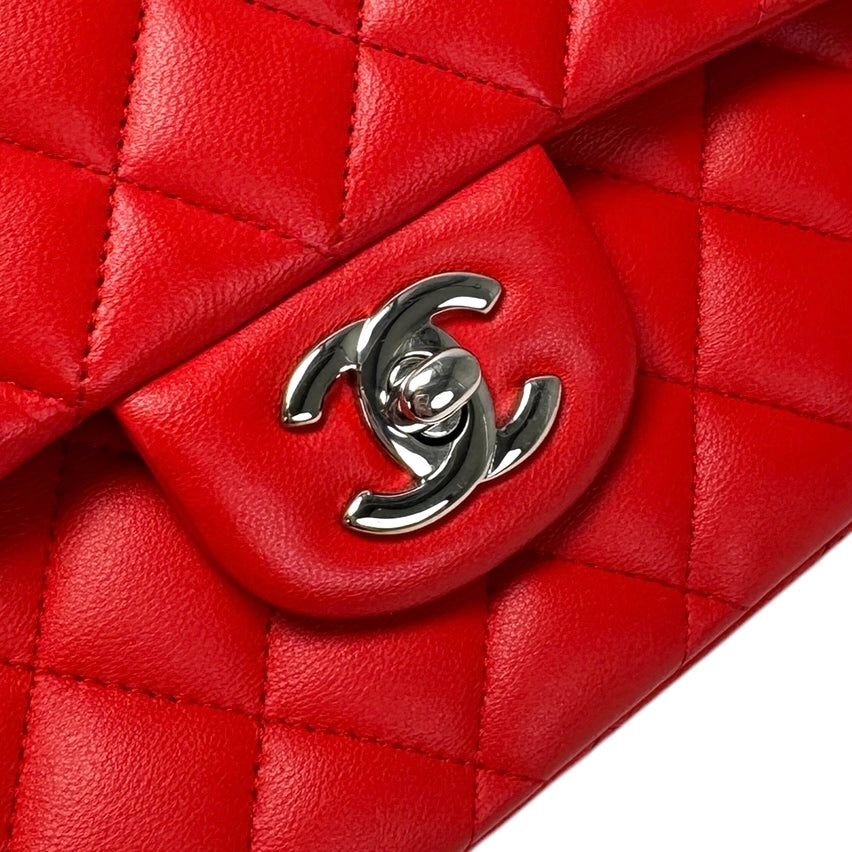 シャネル CHANEL マトラッセ マトラッセ 25　ダブルフラップ　Wフラップ　ダブルチェーン　Wチェーン バッグ ショルダーバッグ ラムスキン レッド 赤 シルバー金具 チェーンショルダーバッグ ココマーク ターンロック