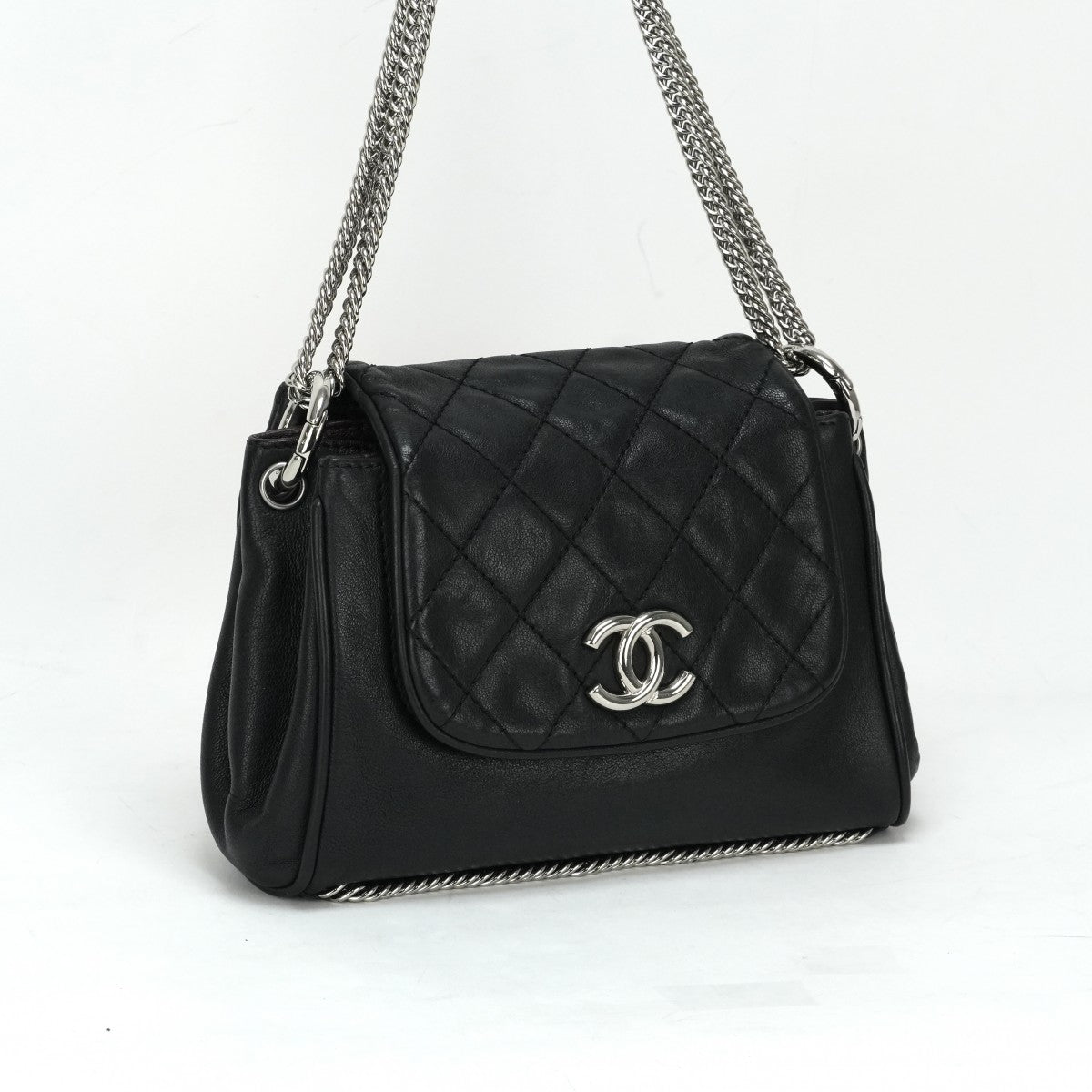 CHANEL CHANEL Matelass? Bag Shoulder Bag Calfskin Black Silver Metal Fittings Chain Shoulder Bag Coco Mark