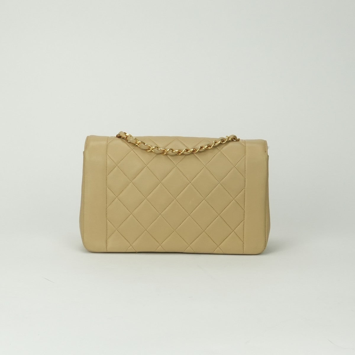 シャネル CHANEL ダイアナ マトラッセ バッグ ショルダーバッグ ラムスキン ベージュ ゴールド金具 チェーンショルダーバッグ ココマーク ターンロック シングルフラップ Sフラップ シングルチェーン Sチェーン