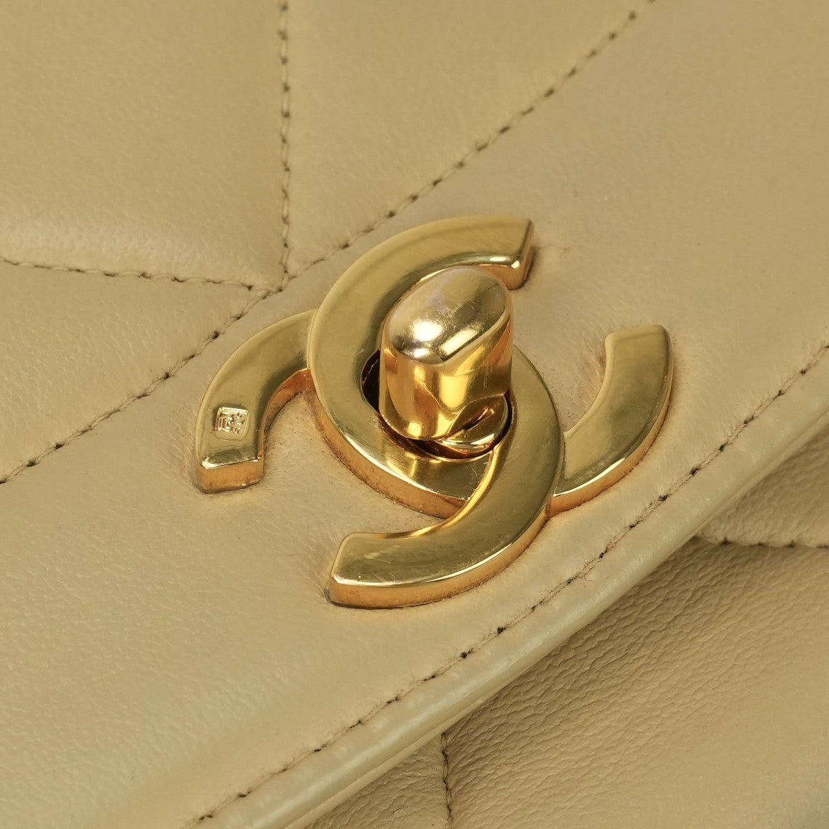 シャネル CHANEL ダイアナ マトラッセ バッグ ショルダーバッグ ラムスキン ベージュ ゴールド金具 チェーンショルダーバッグ ココマーク ターンロック シングルフラップ Sフラップ シングルチェーン Sチェーン