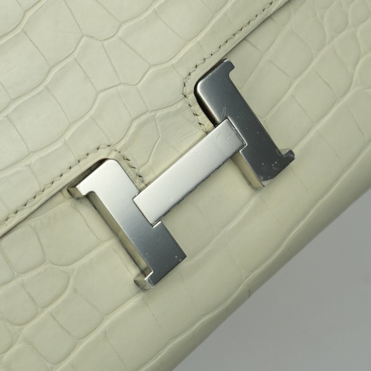 エルメス HERMES コンスタンスロング コンスタンス ロング 財布 長財布 ロングウォレット アリゲーターマット クロコダイル べトン Beton ライトグレー シルバー金具 エキゾチック
