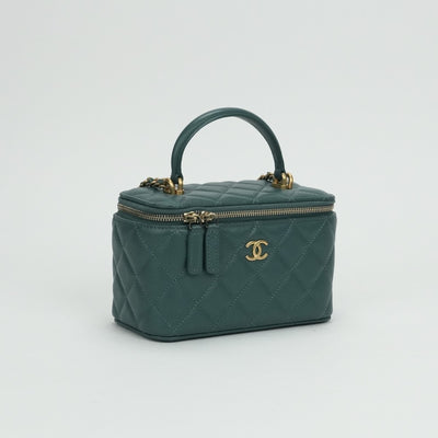 CHANEL CHANEL Matelass? Bag Shoulder Bag Lambskin Green Green Gold Hardware Vanity Makeup Bag Chain Shoulder Bag