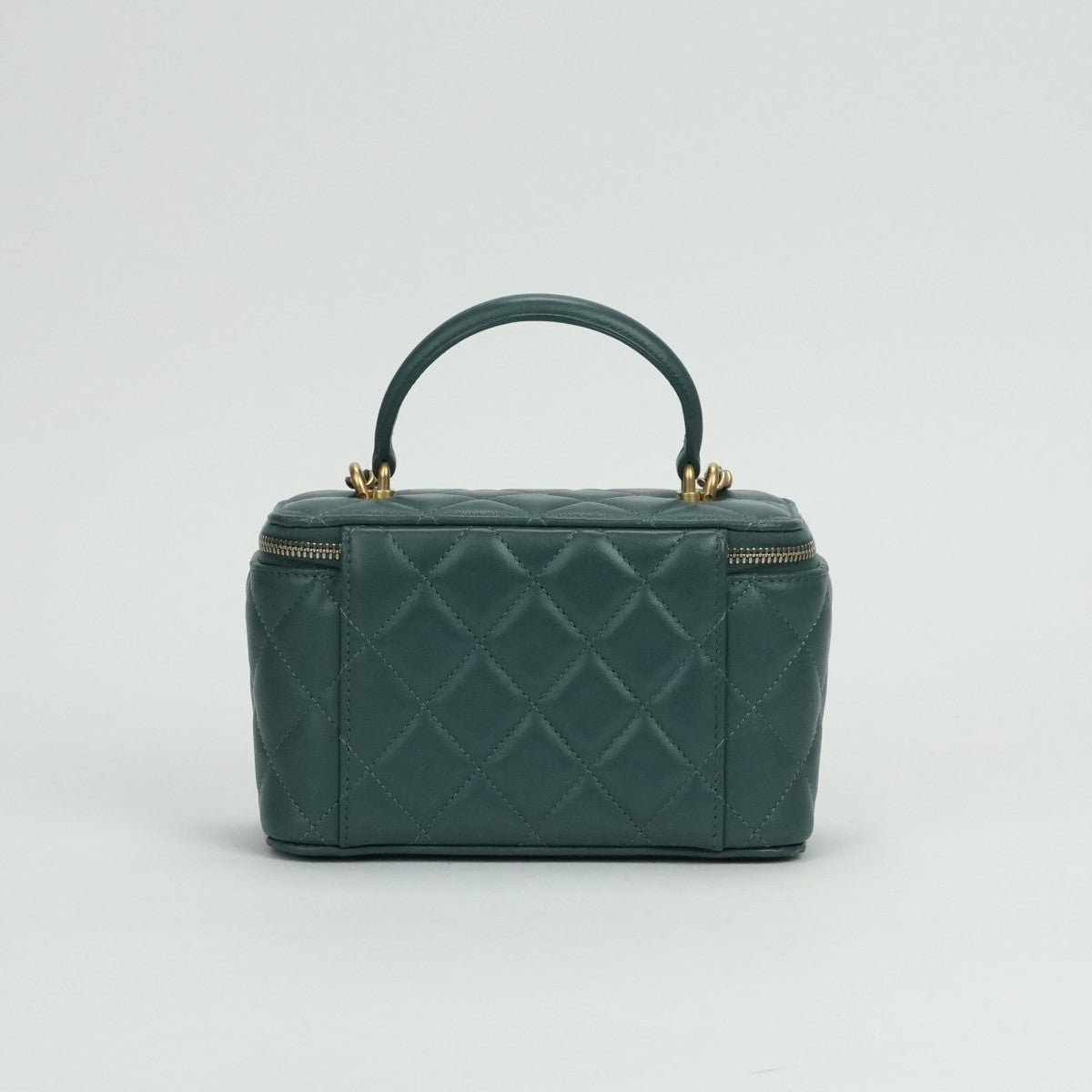 CHANEL CHANEL Matelass? Bag Shoulder Bag Lambskin Green Green Gold Hardware Vanity Makeup Bag Chain Shoulder Bag