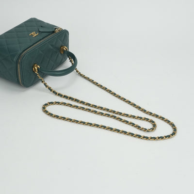 CHANEL CHANEL Matelass? Bag Shoulder Bag Lambskin Green Green Gold Hardware Vanity Makeup Bag Chain Shoulder Bag