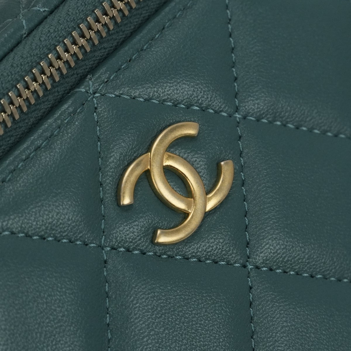 CHANEL CHANEL Matelass? Bag Shoulder Bag Lambskin Green Green Gold Hardware Vanity Makeup Bag Chain Shoulder Bag