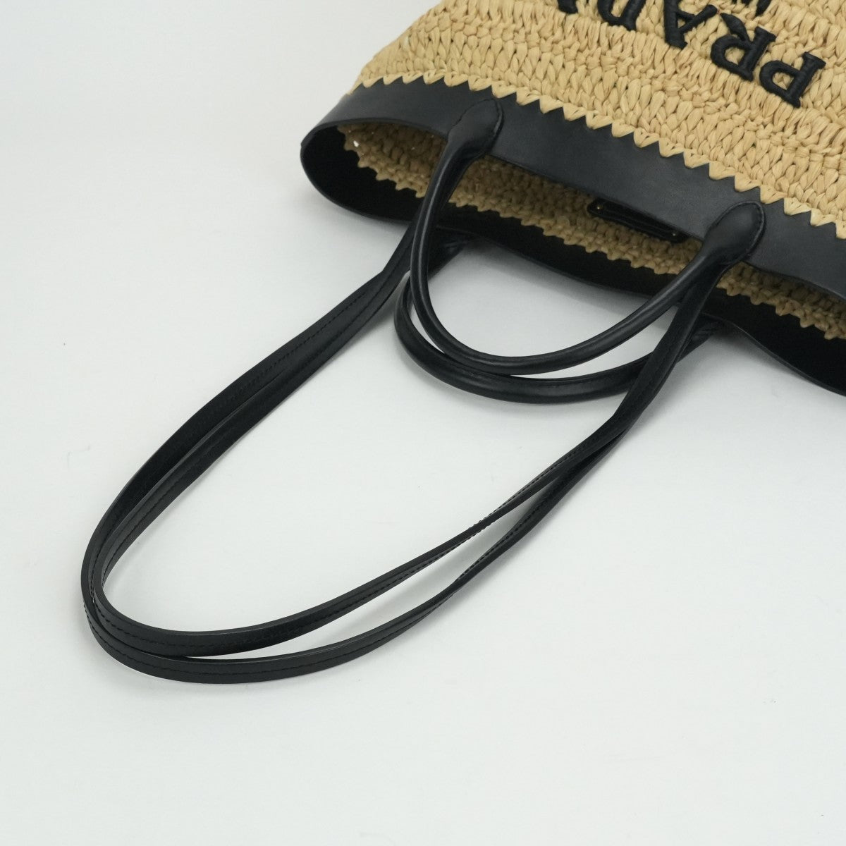 PRADA Prada Raffia Raffia Crochet 가방 토트 가방 가방 자연 검은 색 검은 색