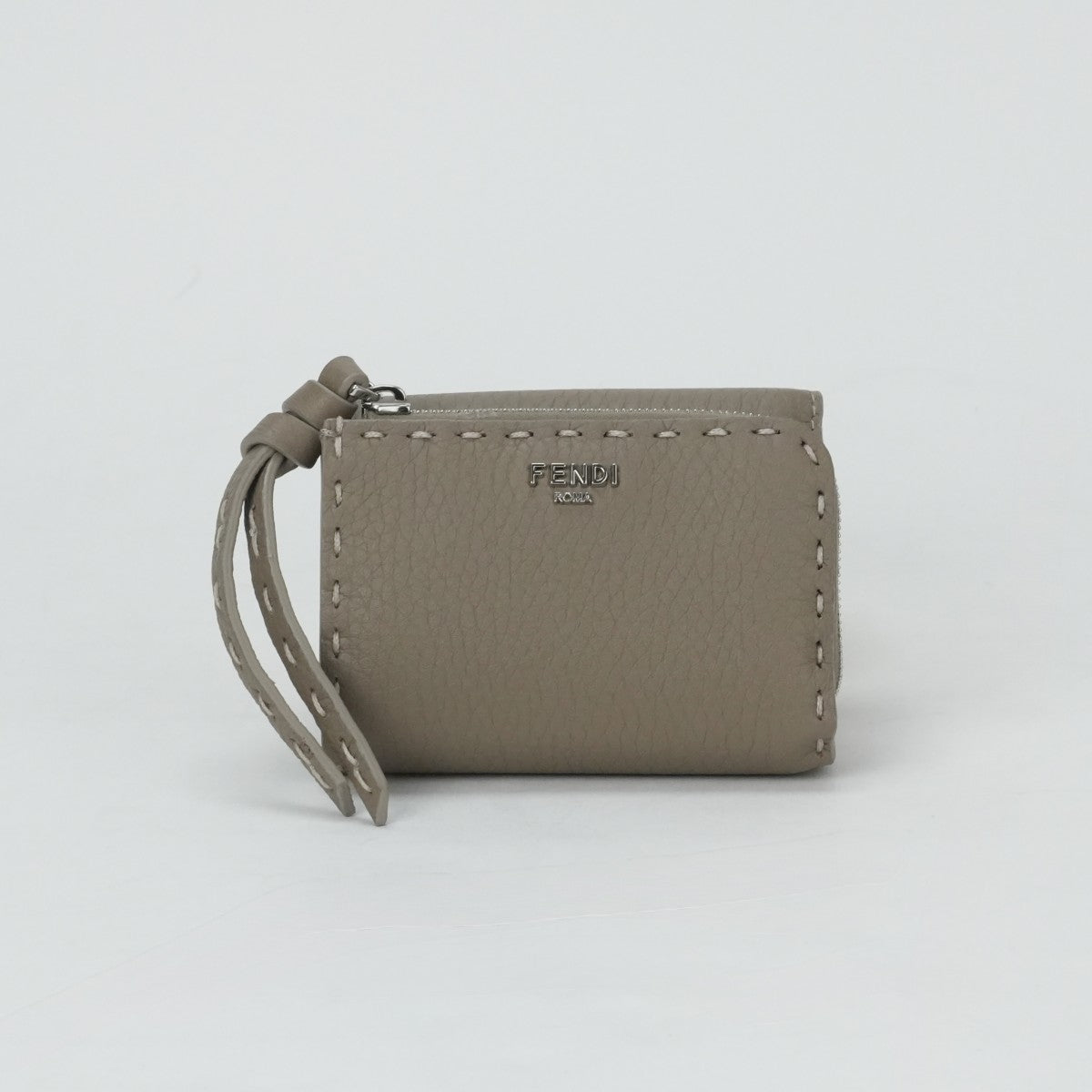 FENDI Fendi Peakaboo Peakaboo微钱包Trifold Wallet Mini Wallet Mini Wallet Mini Wallet米色银色金属配件双灰色