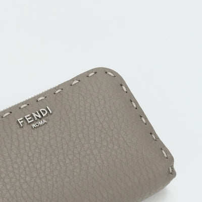 FENDI Fendi Peakaboo Peakaboo微钱包Trifold Wallet Mini Wallet Mini Wallet Mini Wallet米色银色金属配件双灰色