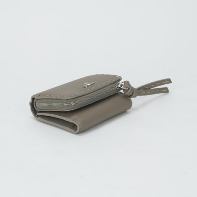 FENDI Fendi Peakaboo Peakaboo微钱包Trifold Wallet Mini Wallet Mini Wallet Mini Wallet米色银色金属配件双灰色