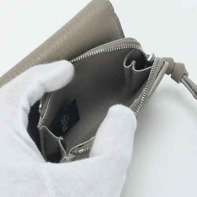FENDI Fendi Peakaboo Peakaboo微钱包Trifold Wallet Mini Wallet Mini Wallet Mini Wallet米色银色金属配件双灰色