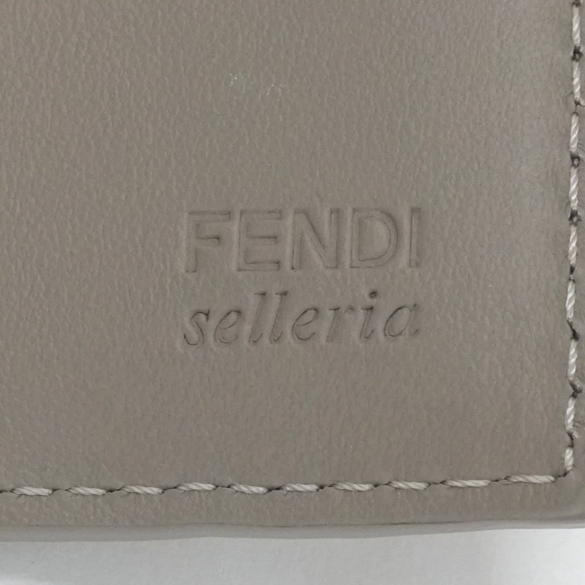 FENDI Fendi Peakaboo Peakaboo微钱包Trifold Wallet Mini Wallet Mini Wallet Mini Wallet米色银色金属配件双灰色