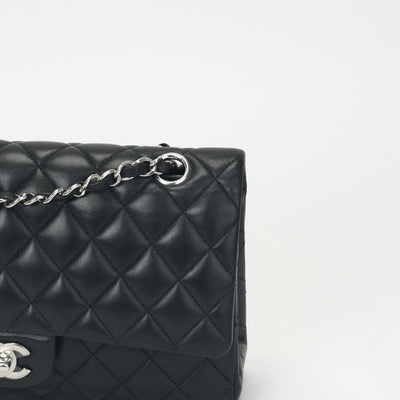 シャネル CHANEL マトラッセ ダブルフラップ Wフラップ ダブルチェーン Wチェーン バッグ トートバッグ ショルダーバッグ ラムスキン ブラック 黒 シルバー金具