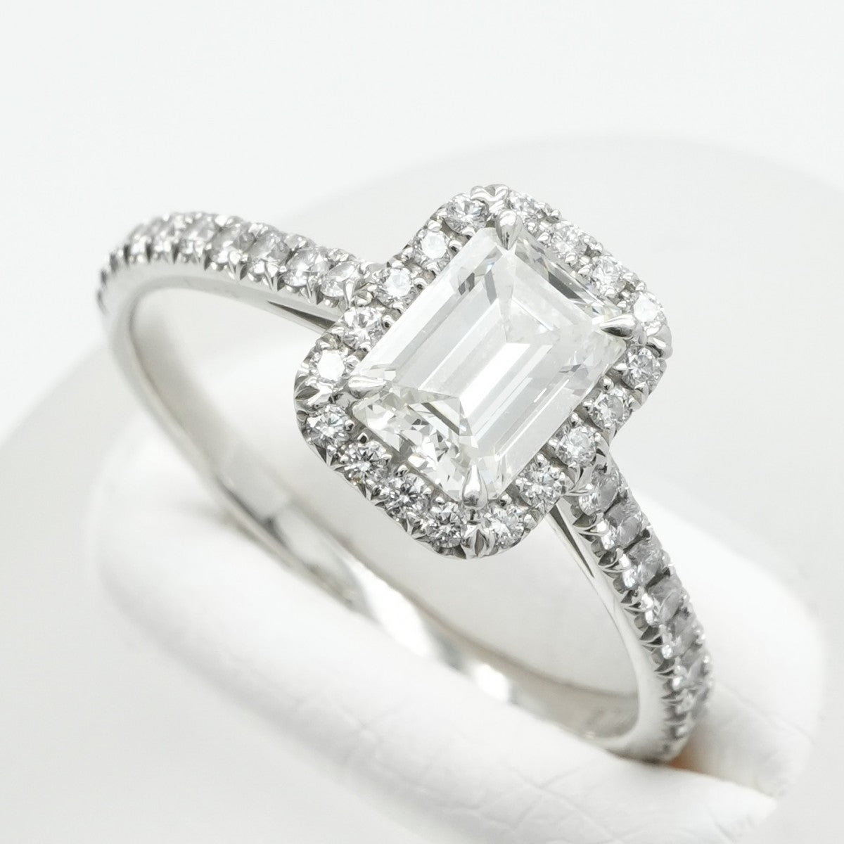 Tiffany & Co. 티파니 & 공동. 에메랄드 컷 약혼 반지 다이아몬드 플래티넘 밴드 에메랄드 컷 Tiffany & Co. 고통 링 PT950 실버 다이아몬드 반지 약혼 반지 백금