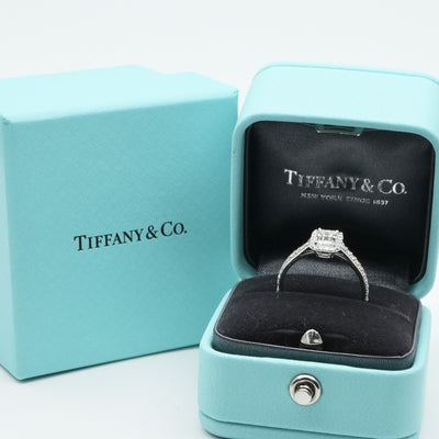 Tiffany & Co. 티파니 & 공동. 에메랄드 컷 약혼 반지 다이아몬드 플래티넘 밴드 에메랄드 컷 Tiffany & Co. 고통 링 PT950 실버 다이아몬드 반지 약혼 반지 백금