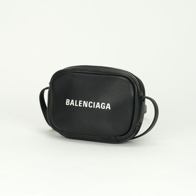バレンシアガ BALENCIAGA エブリデイ カメラバッグ バッグ ショルダーバッグ レザー ブラック 黒 シルバー金具 ポシェット ミニバッグ
