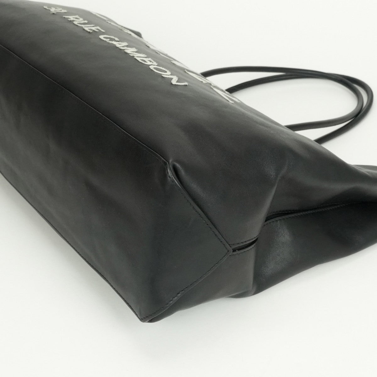CHANEL 샤넬 필수 요소 Large 가방, 토트 백, 램스 피부, 검은 색, 실버 피팅, 로고