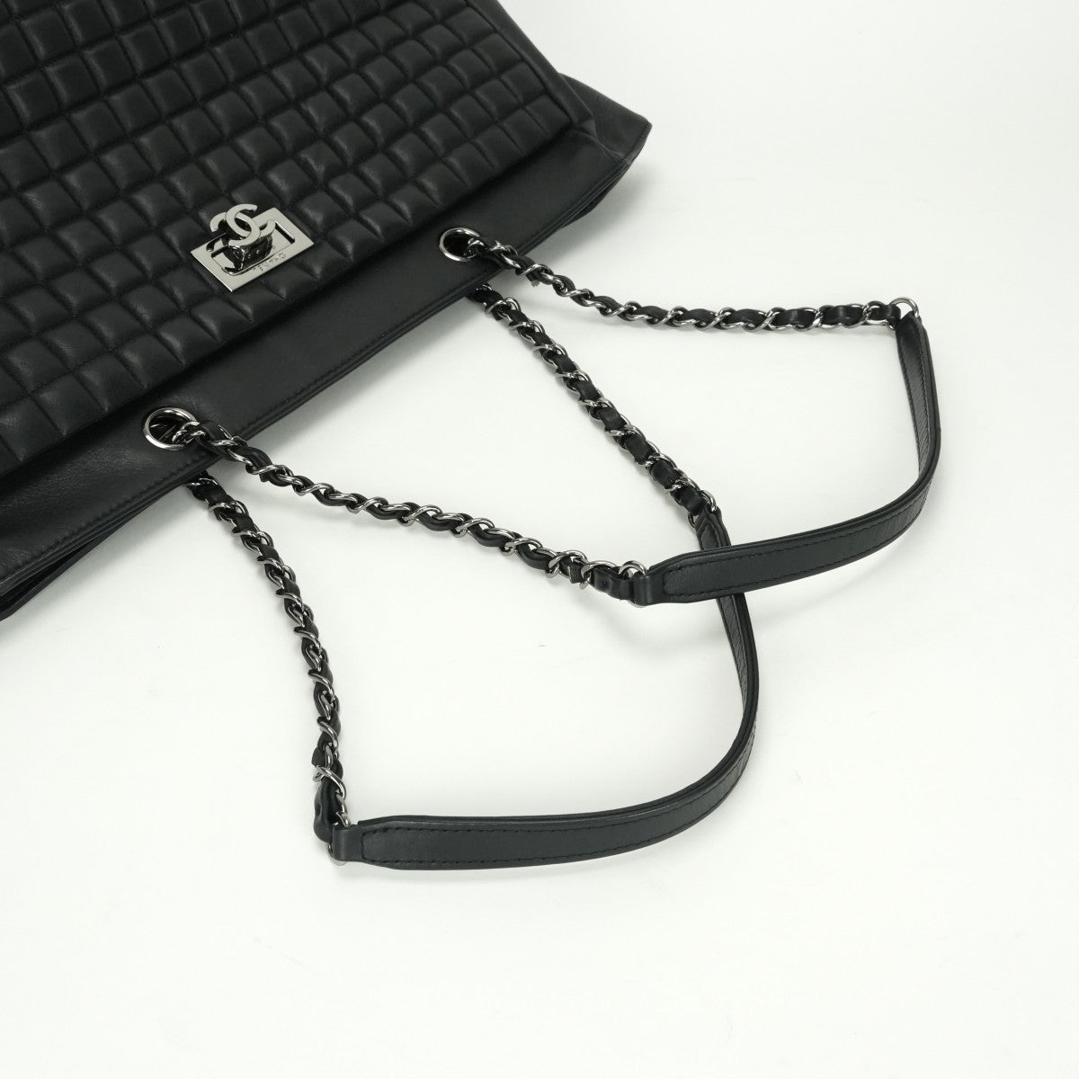 CHANEL 샤넬 Choco bar 토트 백 가죽 블랙 블랙 실버 하드웨어 CHANEL Choco bar 체인 토트