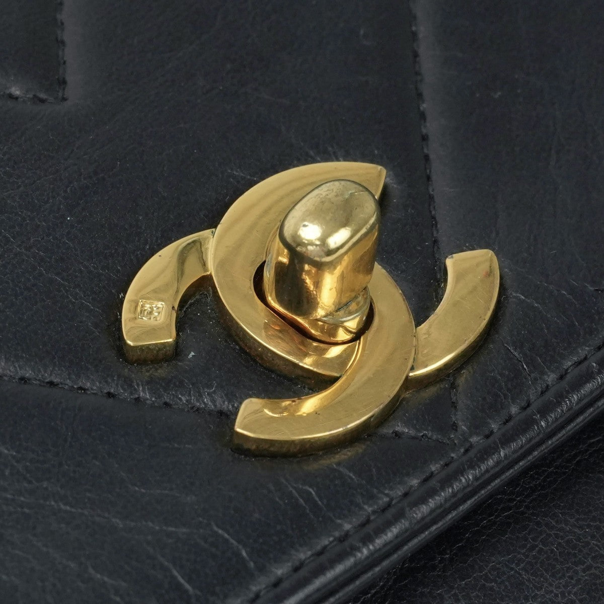 CHANEL 샤넬 Chevron v-stitch 가방, 토트 백, 숄더백, 양고기 가죽, 검은 색, 검은 색, 골드 하드웨어, 체인 어깨 가방, 코코 마크, 턴크