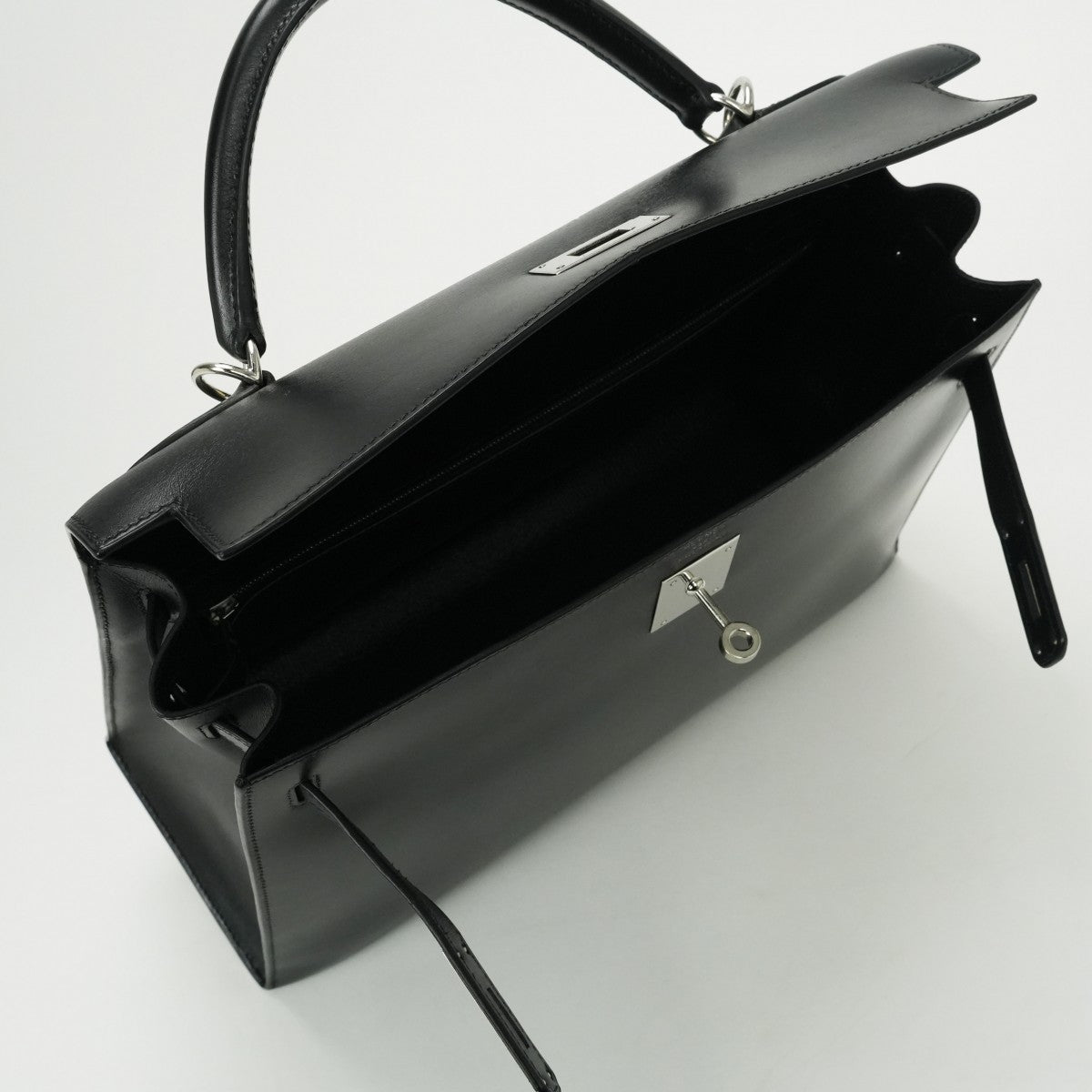 HERMES 헤르메스 Kelly 32 Kelly 32 가방 토트백 숄더백 박스 송아지 느와르 블랙 블랙 실버 하드웨어 핸드백 2Way 외부 봉제 V자형 하드웨어