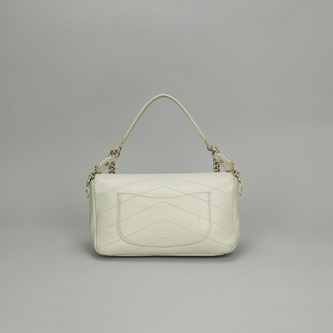 シャネル CHANEL シェブロン Vステッチ バッグ ショルダーバッグ
