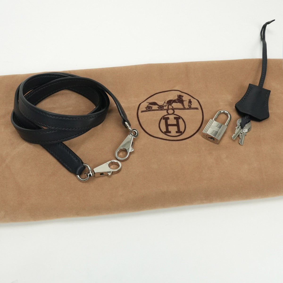 エルメス HERMES ケリー28 ケリー 28 バッグ トートバッグ ショルダーバッグ ヴォーガリバー ブルーインディゴ(推定) Blue Indigo ネイビー Navy 紺 シルバー金具 ハンドバッグ V字金具 新型金具 KELLY