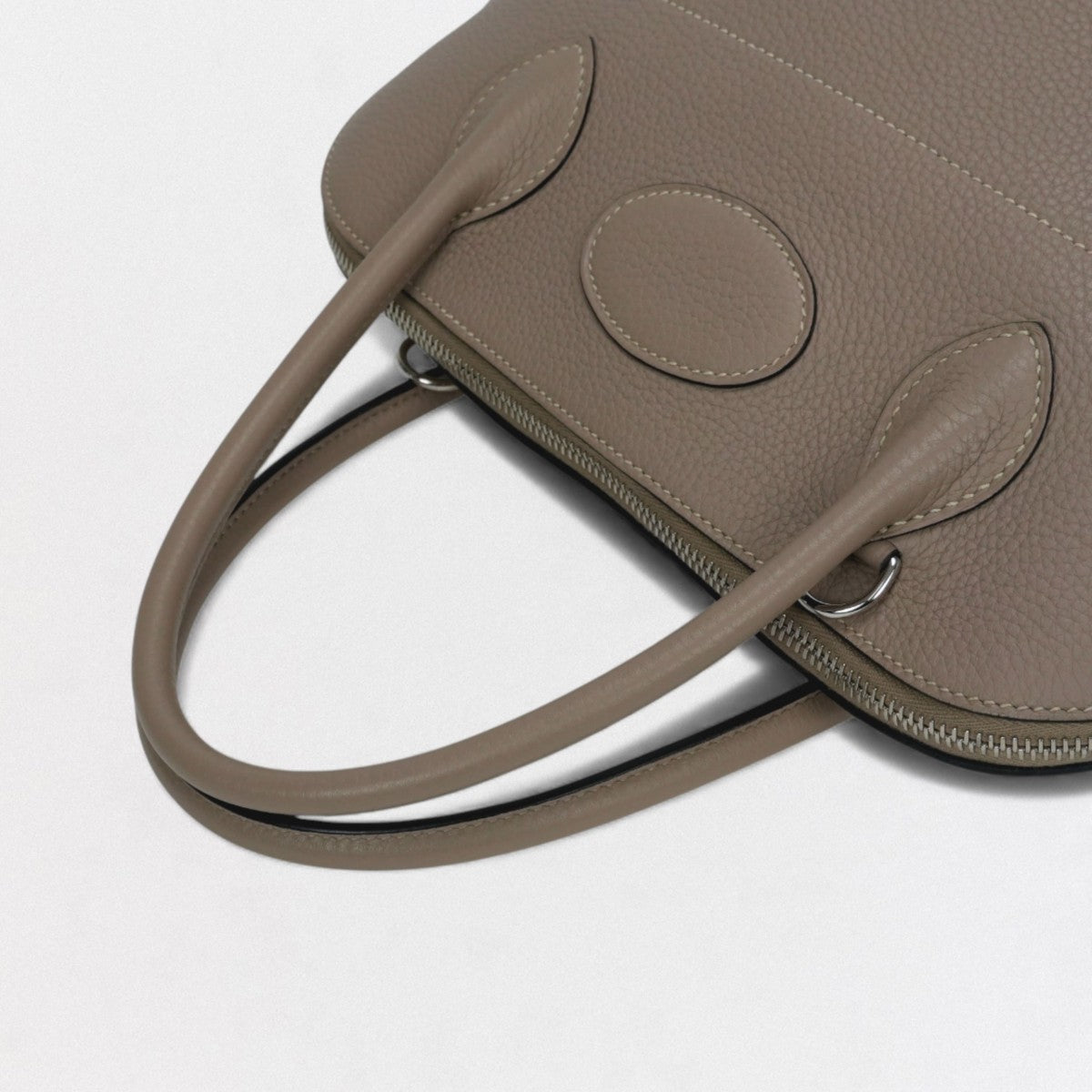 HERMES 爱马仕 Bolide 31 Bolide 31 包袋 托特包 Taurillon Clemence Tourtière 灰色 Gristourterelle 灰色 灰色 银色五金 手提包