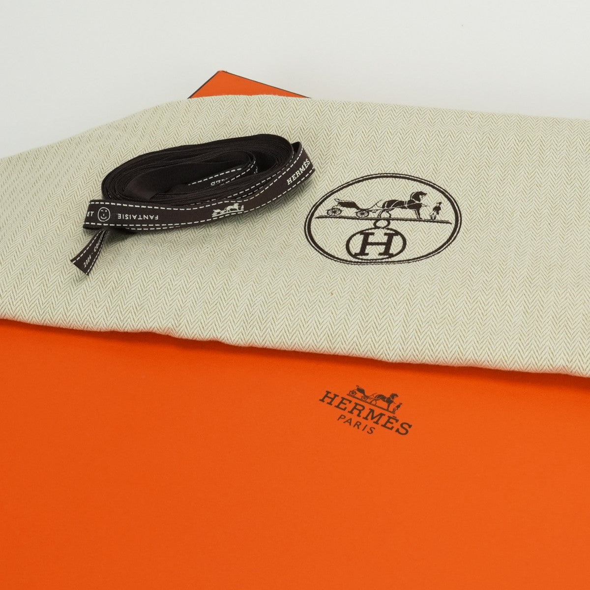 HERMES 爱马仕 Bolide 31 Bolide 31 包袋 托特包 Taurillon Clemence Tourtière 灰色 Gristourterelle 灰色 灰色 银色五金 手提包