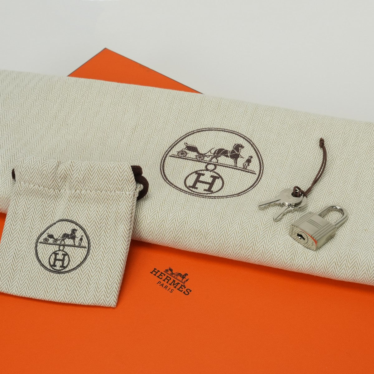 HERMES 爱马仕 Picotin lock MM Picotin lock MM Picotin lock 22 Bag 托特包 Taurillon Clemence Etoupe 灰色 银色五金 手提包