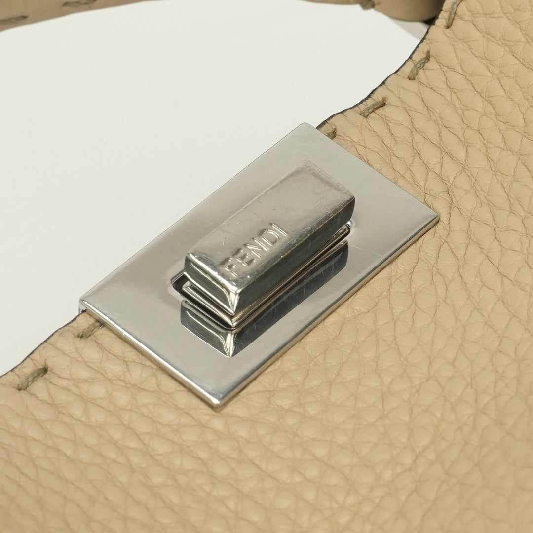 フェンディ FENDI ピーカブー エッセンシャリー セレリア バッグ 