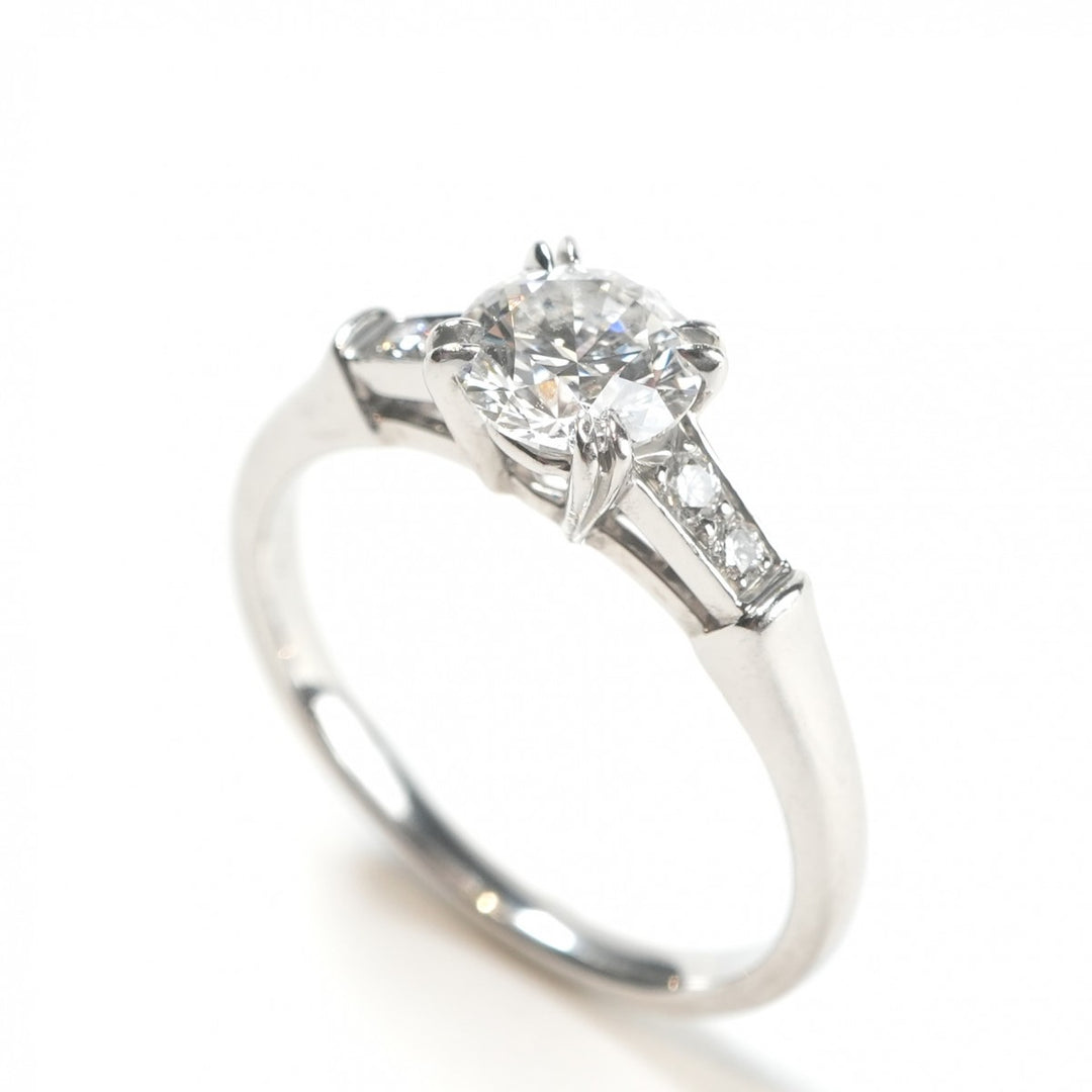 ハリーウィンストン HARRY WINSTON ラウンドカット・トリスト・リング